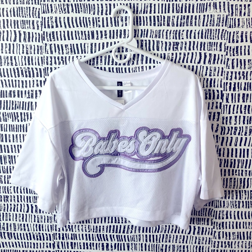 H&M ‘Babes Only’ White Crop Top